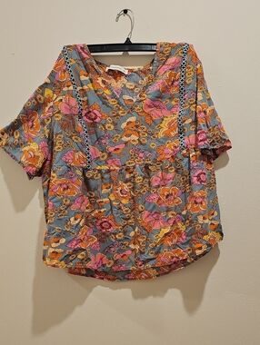 Boho Floral Short-Sleeve Blouse in Gray with Pink & Orange Flowers